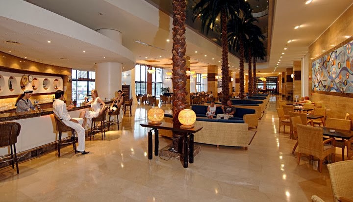 imagini hotel TITANIC LARA